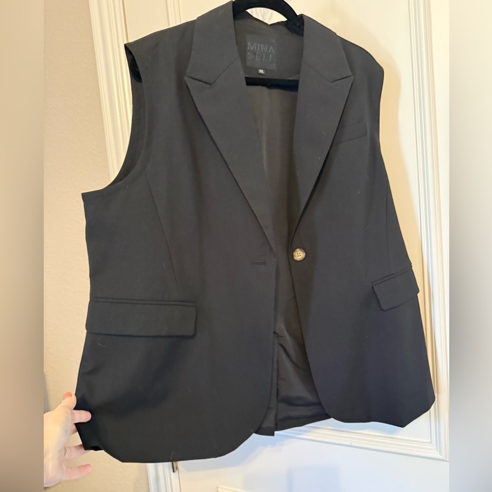 Minself is omens dress vest size XXL in Black